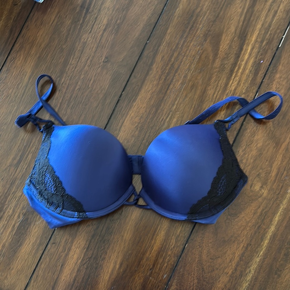 Victoria’s Secret Deep‎ Blue Plunge Bra with Lace Detailing 34B